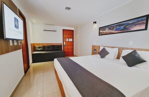 Deluxe Triple Room | Minibar, in-room safe, laptop workspace, blackout drapes - Alameda Vitória Hotel (Vitoria)
