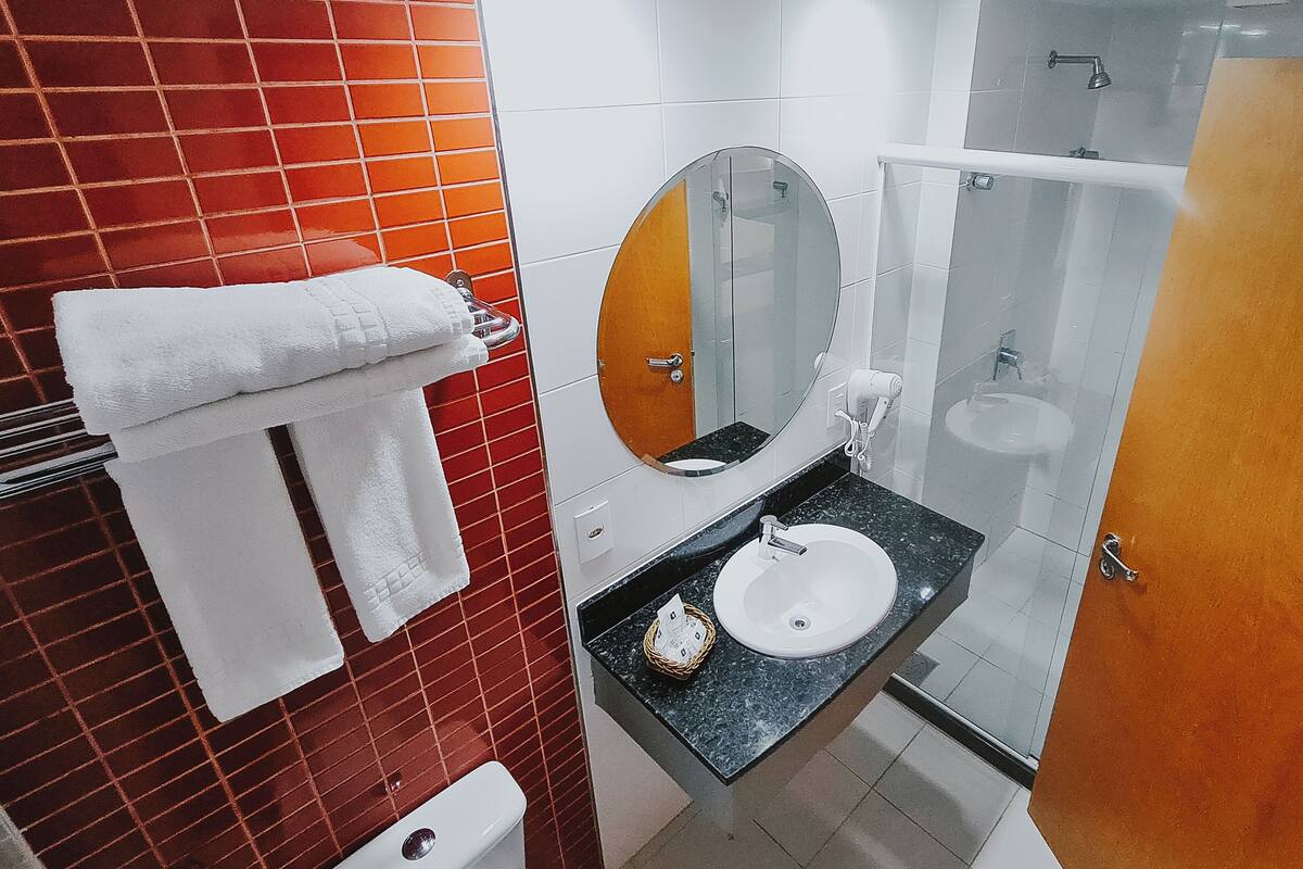 deluxe triple room | bathroom | shower, rainfall showerhead, free toiletries, hair dryer