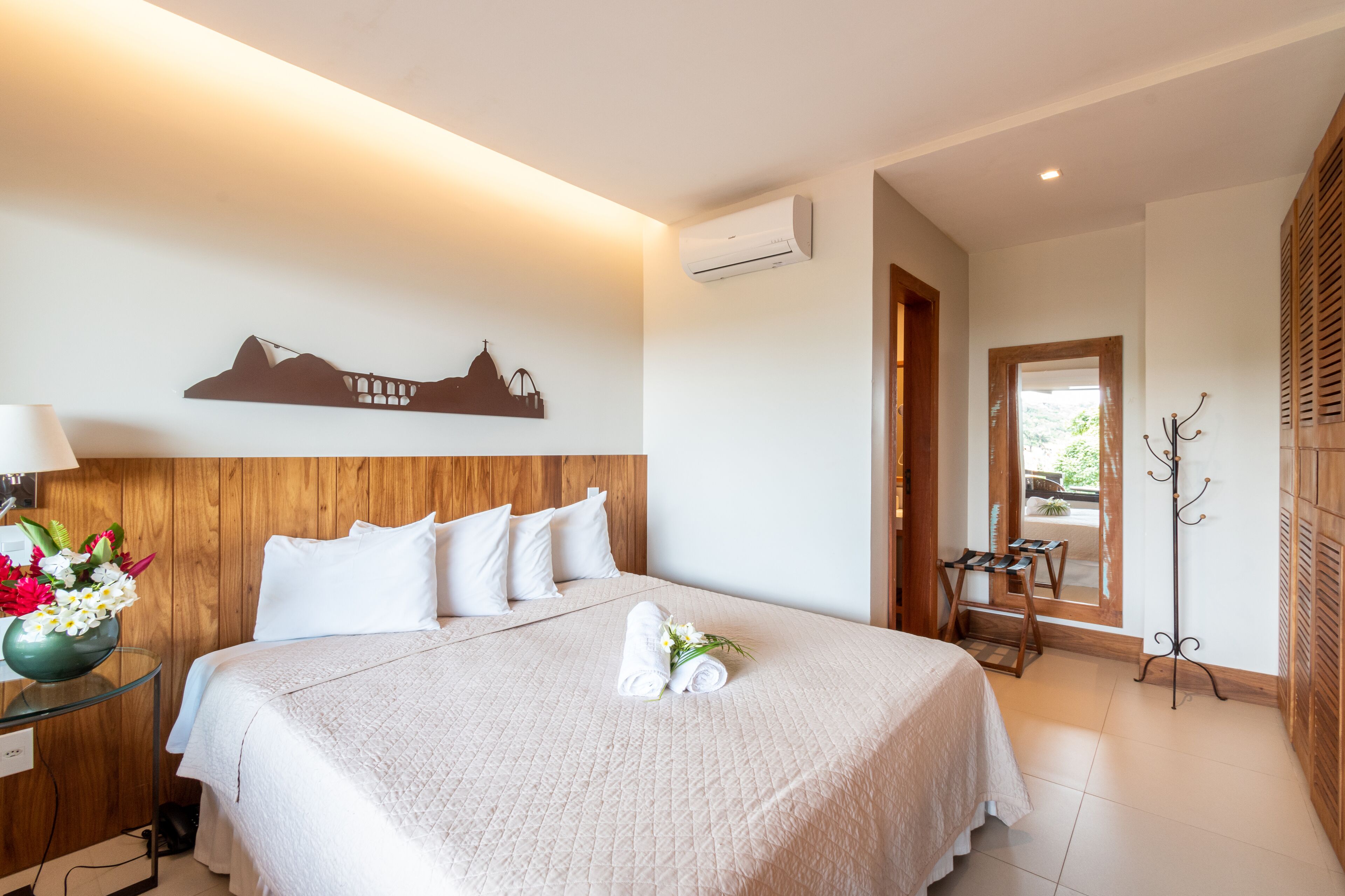 standard double room | premium bedding, minibar, in-room safe, desk