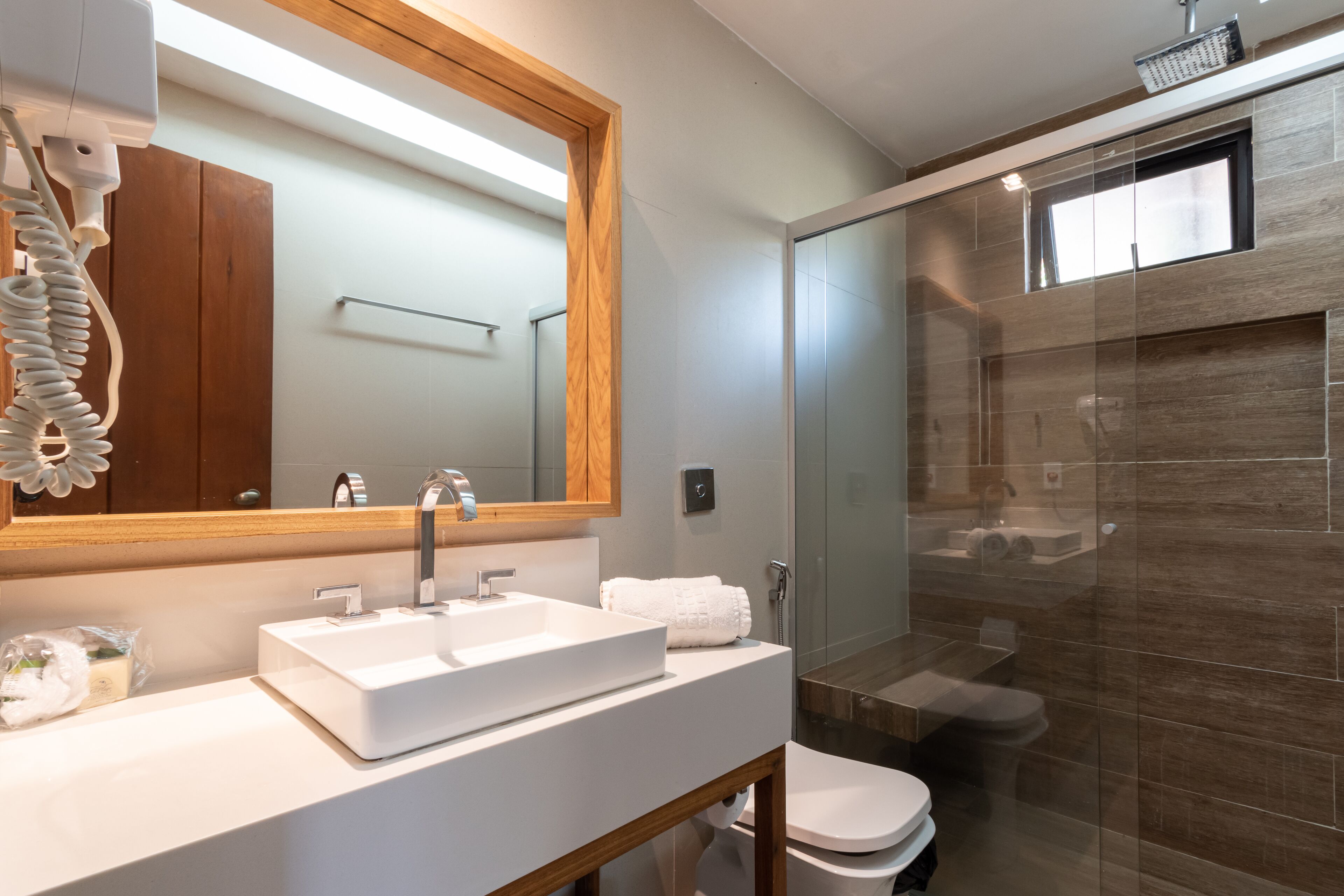 standard triple room | premium bedding, minibar, in-room safe, desk