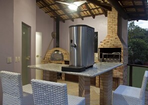 Outdoor dining - Pousada La Mansion João Fernandes (Buzios)
