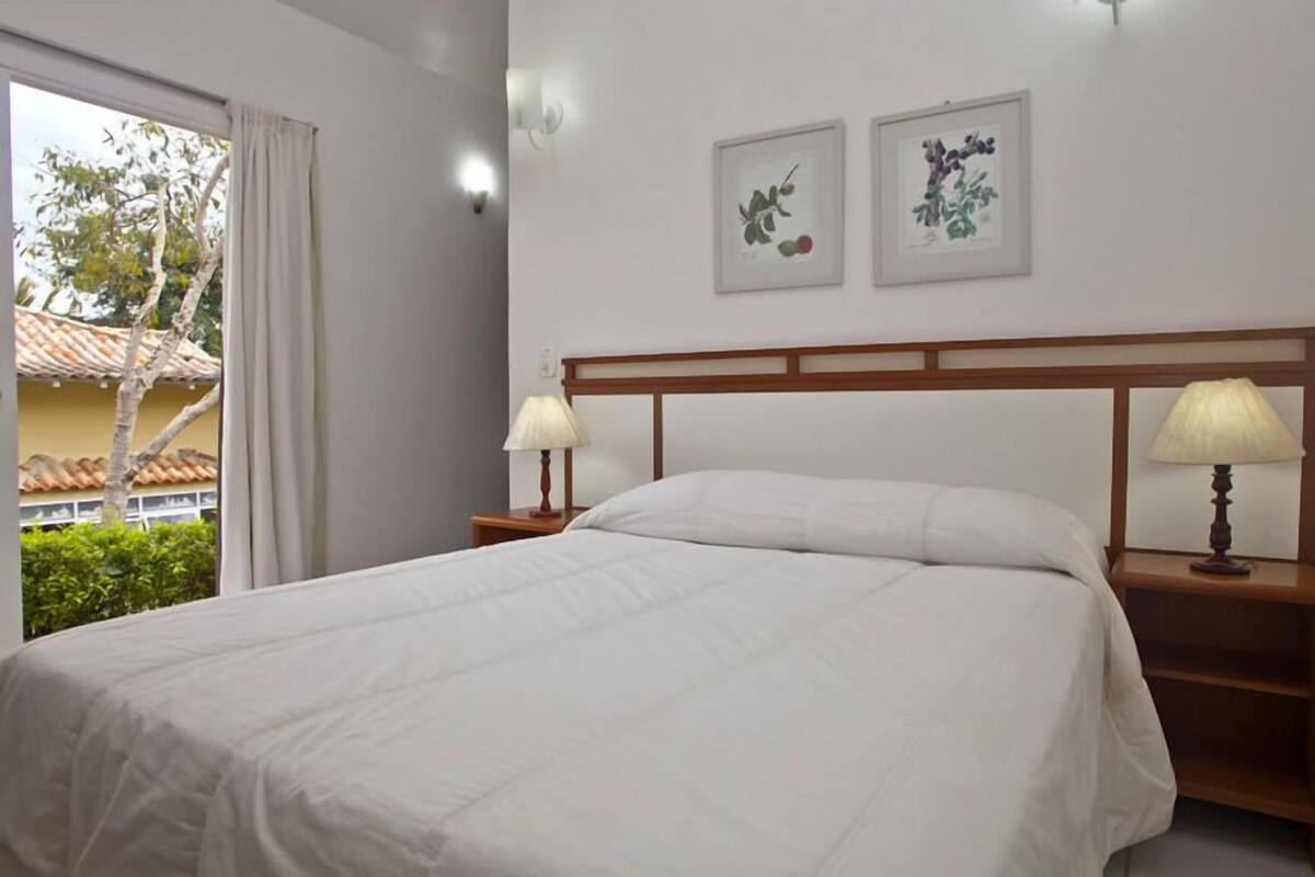 Habitación doble | Minibar, cortinas opacas, cunas (de pago) y camas supletorias
