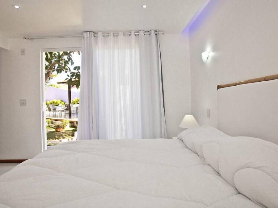 Minibar, cortinas blackout, cunas y camas plegables/adicionales