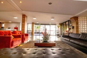 Lobby sitting area - Sun Square Suites Hotel (Goiania)