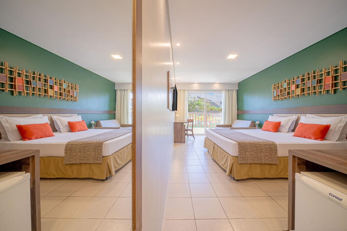 Cofres nos quartos, escrivaninha, Wi-Fi de cortesia, roupa de cama
