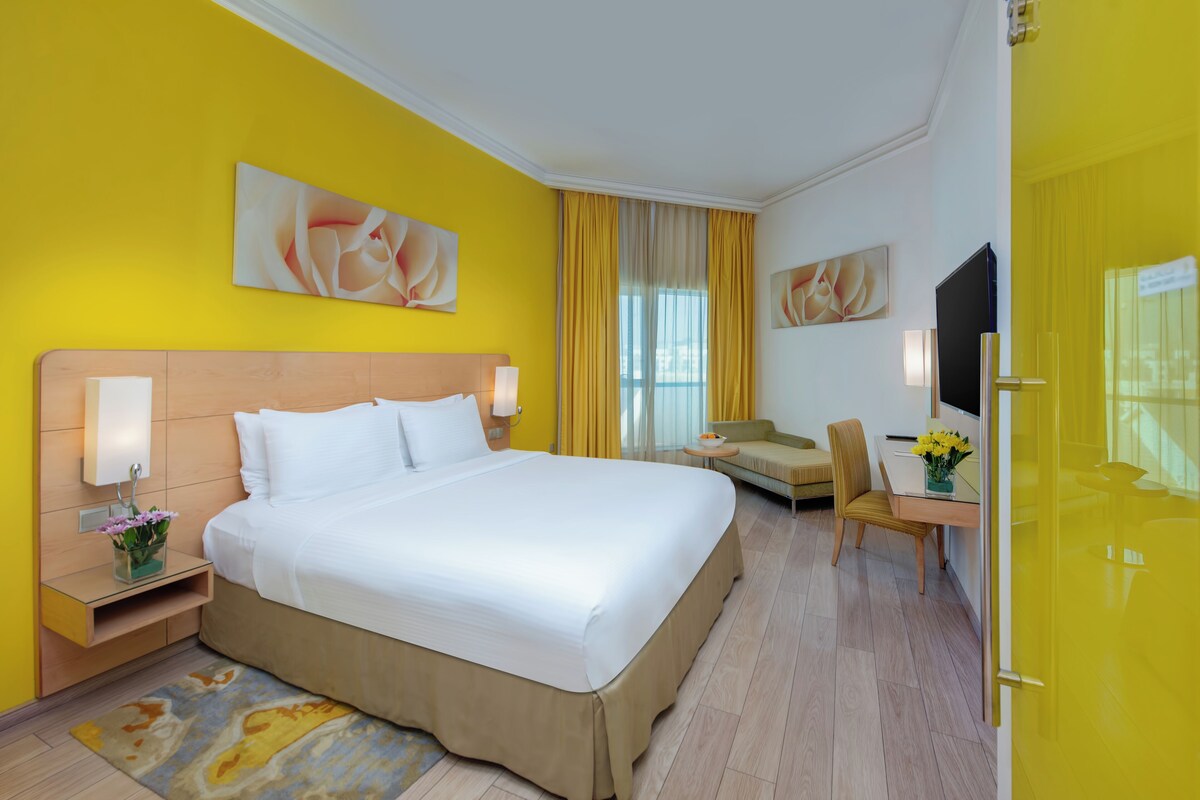 In-room safe, desk, soundproofing, iron/ironing board (on request)