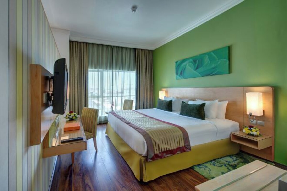 In-room safe, desk, soundproofing, iron/ironing board (on request)