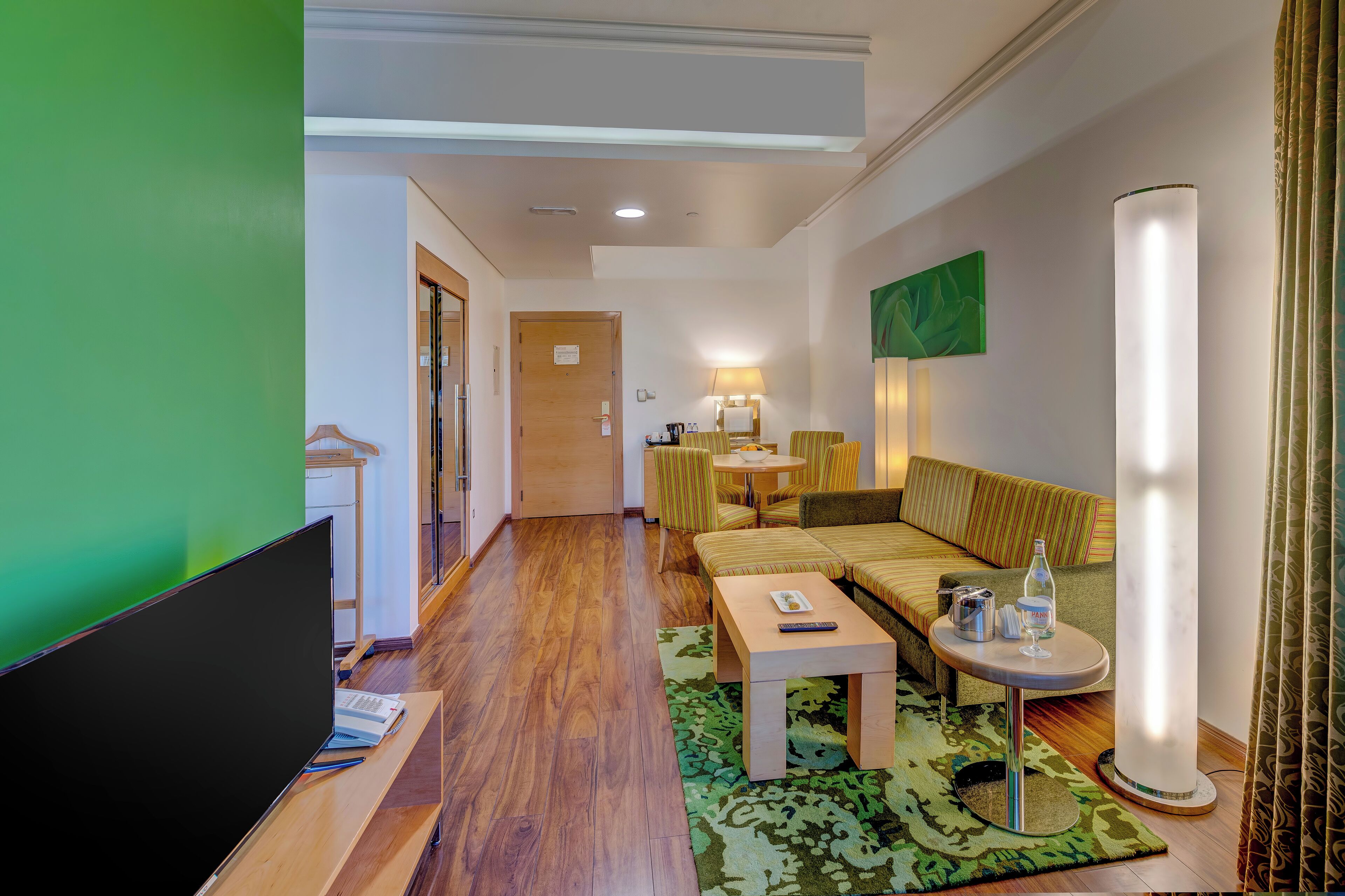 Executive Suite | Peti besi dalam bilik, meja, kalis bunyi, seterika/papan seterika 