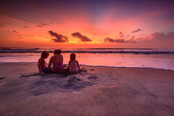 Am Strand, Strandtücher, Surfen/Bodyboarden