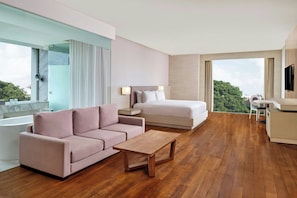 Junior Suite, 1 Bedroom | 1 bilik tidur, peralatan tempat tidur premium, item bar mini percuma