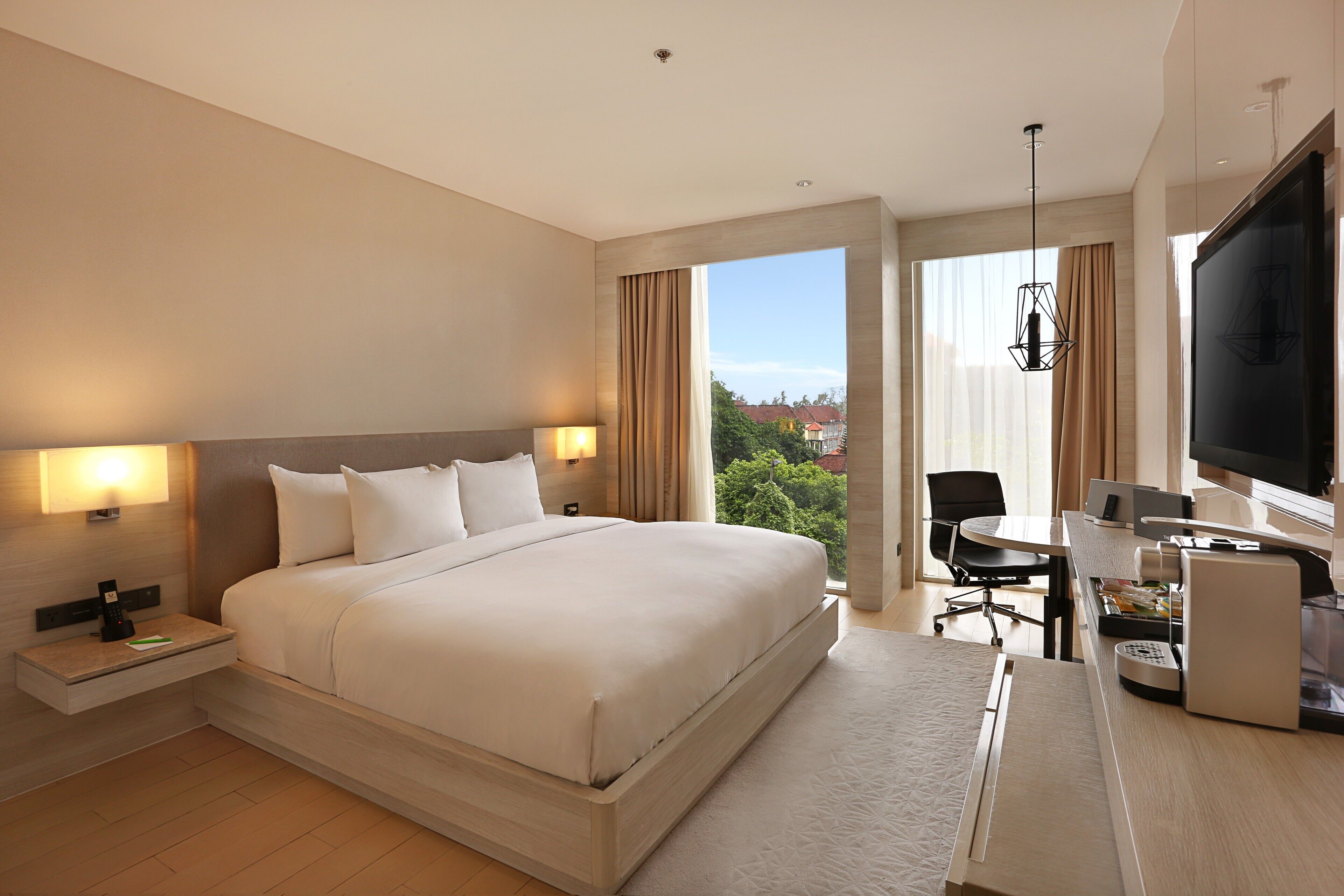 room, 1 king bed | 1 bedroom, premium bedding, free minibar items, in-room safe