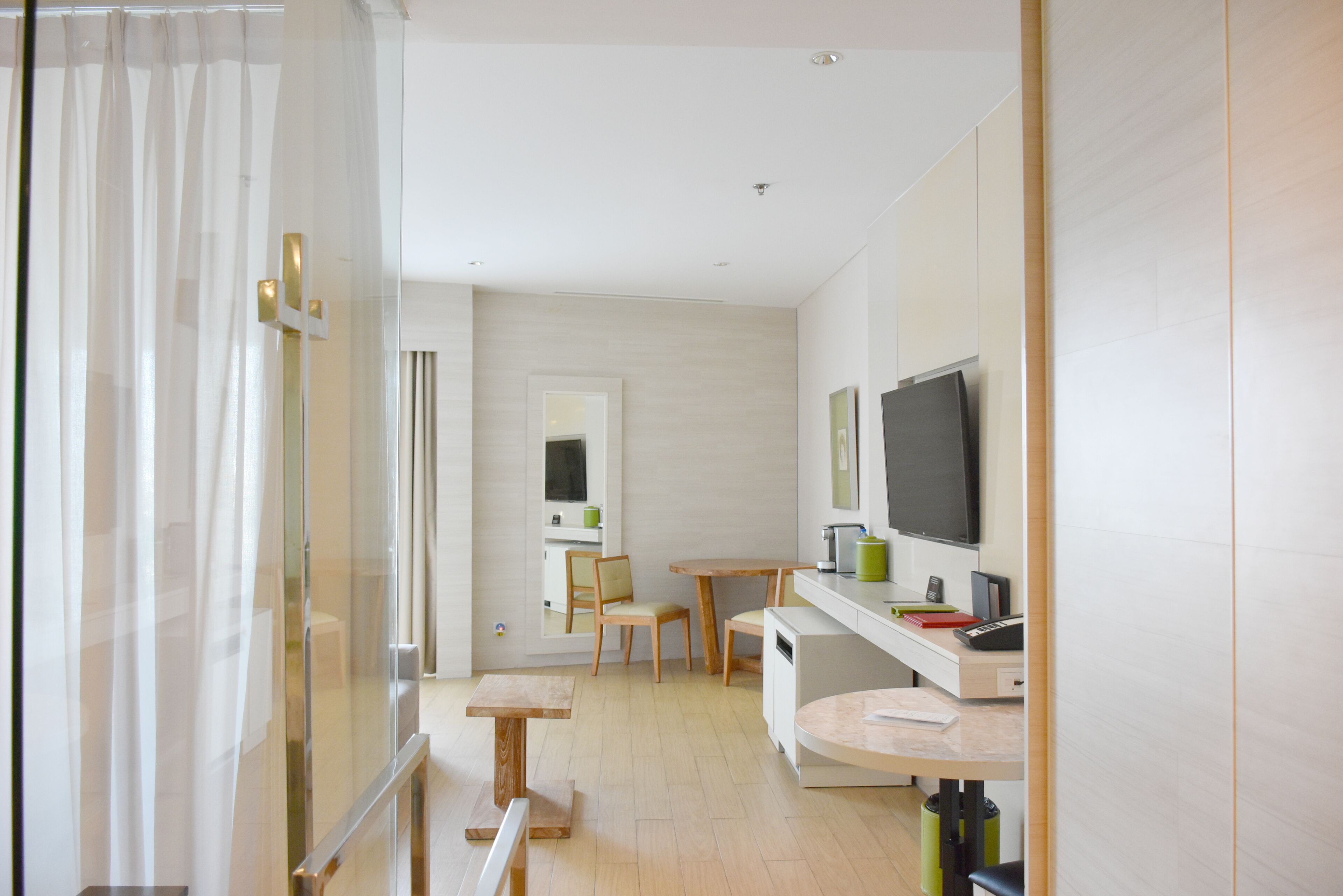 room, 1 king bed, corner | 1 bedroom, premium bedding, free minibar items, in-room safe