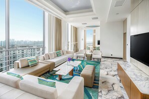 Club Suite, 1 Bedroom | Living room