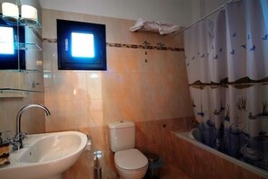 Lägenhet - 1 sovrum | Badrum | Dusch, hårtork och handdukar