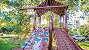 32-英寸液晶电视 (配备卫星频道)、电视