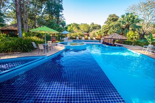 3 piscinas al aire libre