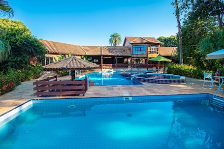 3 piscinas al aire libre. Hotel Pousada Arizona