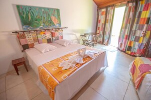 Minibar, caja fuerte, escritorio y cortinas opacas