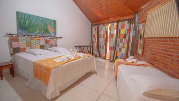 Quarto triplo luxo, vista para o pátio | Vista do quarto