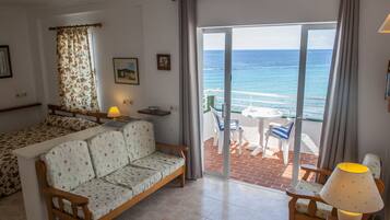 Appartamento Standard, balcone, vista mare | Soggiorno