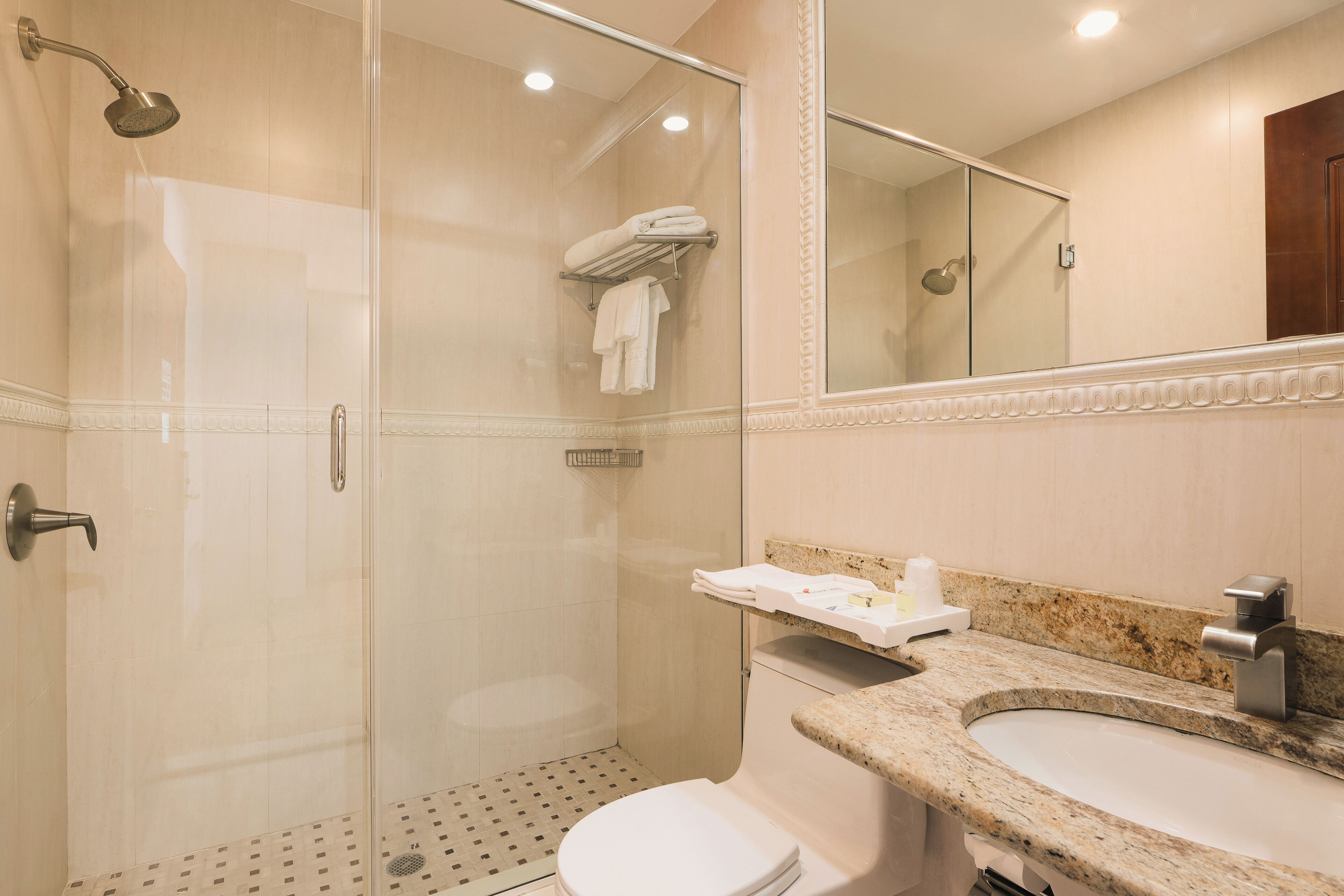 免費盥洗用品、吹風機、拖鞋、毛巾