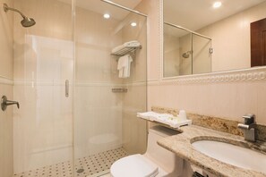 免費盥洗用品、吹風機、拖鞋、毛巾