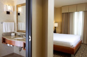 Junior Suite, 1 King Bed, Non Smoking | Bathroom | Free toiletries, hair dryer, towels, soap - Hilton Garden Inn Cedar Falls (Cedar Falls)
