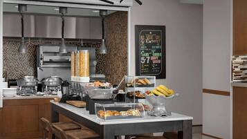 Petit déjeuner préparé sur commande (12.00 USD par personne)