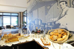 Free continental breakfast