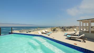 Outdoor pool, sun loungers