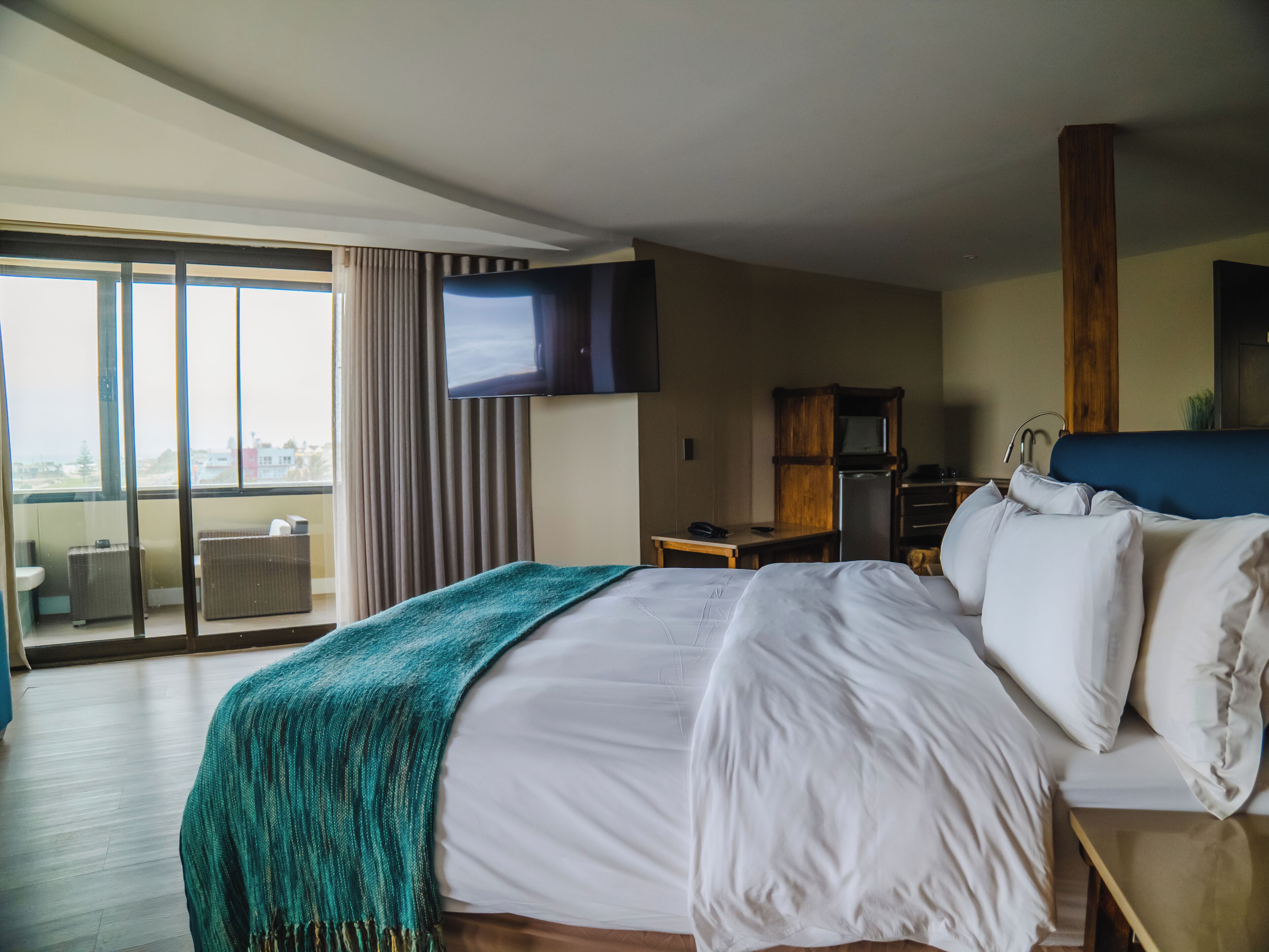 Honeymoon Suite, Sea View | Premium bedding, in-room safe, free WiFi, bed sheets