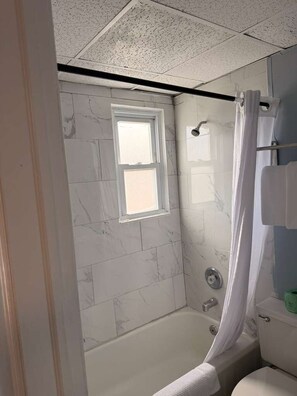 Premium bedding, desk, laptop workspace, blackout drapes - Hammock Inn & Suites - Jersey Shore (Seaside Heights)