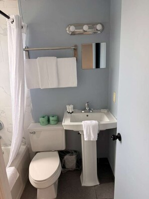 Premium bedding, desk, laptop workspace, blackout curtains - Hammock Inn & Suites - Jersey Shore (Seaside Heights)