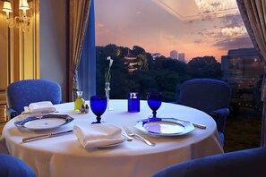 7 restoran, sarapan, makan tengah hari dihidangkan; masakan Jepun