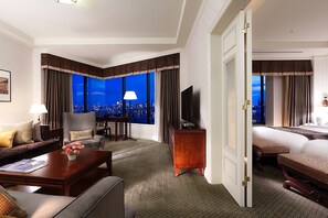 Ropa de cama de alta calidad y minibar 