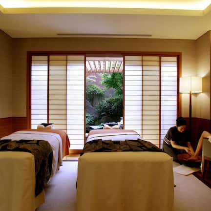 Couples treatment rooms, hot tub, hot springs, body treatments