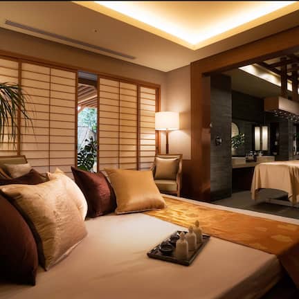 Couples treatment rooms, hot tub, hot springs, body treatments