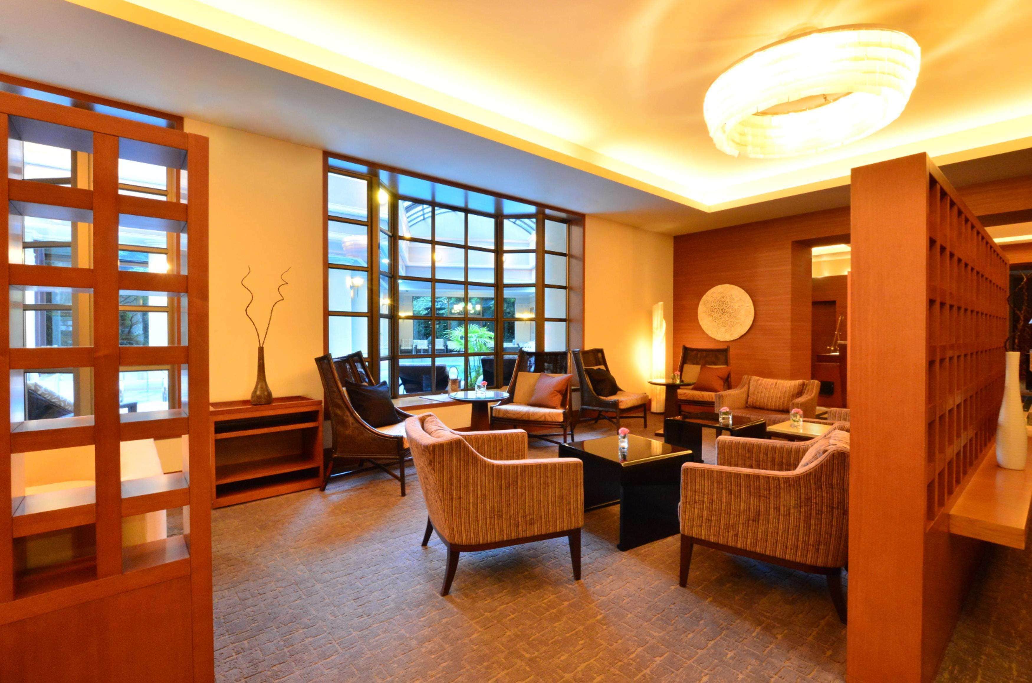 Couples treatment rooms, hot tub, hot springs, body treatments