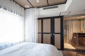 Executive Double (Oriental), Non-snoking | Premium bedding, down comforters, in-room safe, individually furnished