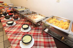 Desayuno buffet todos los días (con cargo)