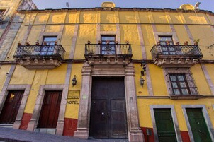 Fachada de la propiedad
