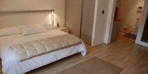 Ropa de cama hipoalergénica, minibar, caja fuerte y wifi gratis