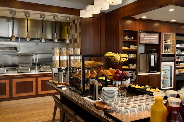 Se ofrece un desayuno a la carta todos los días (por un coste adicional)