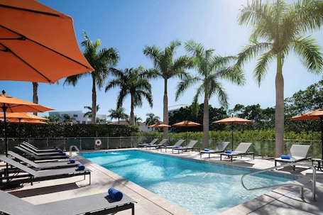 Outdoor pool. Four Points by Sheraton Puntacana