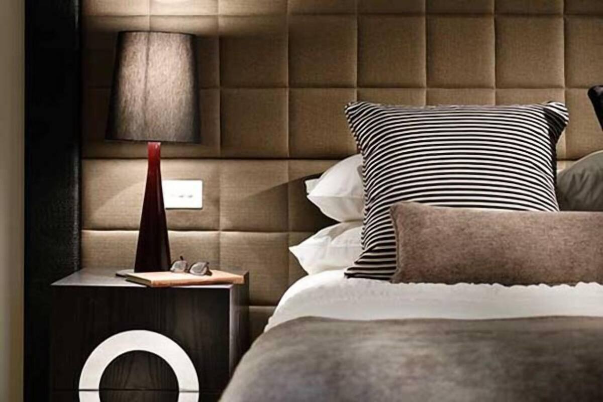 Minibar, in-room safe, laptop workspace, blackout curtains