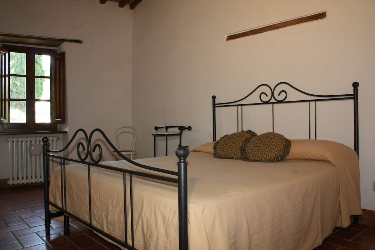 Superior appartement, 2 slaapkamers, toegang tot zwembad, uitzicht op tuin | 1 slaapkamer, Italiaanse Frette-lakens, luxe beddengoed