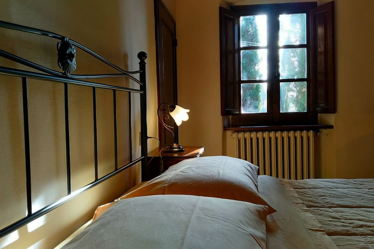 Panorama huis, 2 slaapkamers, toegang tot zwembad, uitzicht op rivier | 1 slaapkamer, Italiaanse Frette-lakens, luxe beddengoed