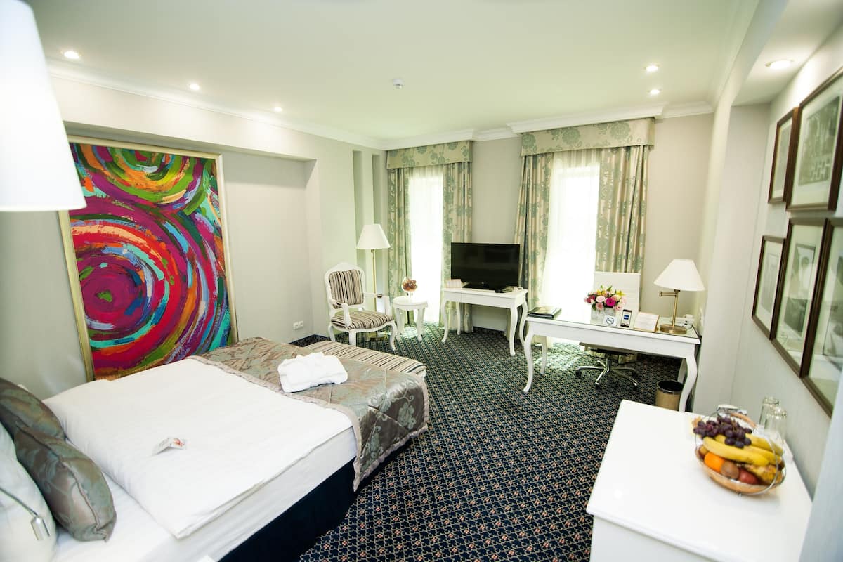 Minibar, in-room safe, desk, blackout drapes