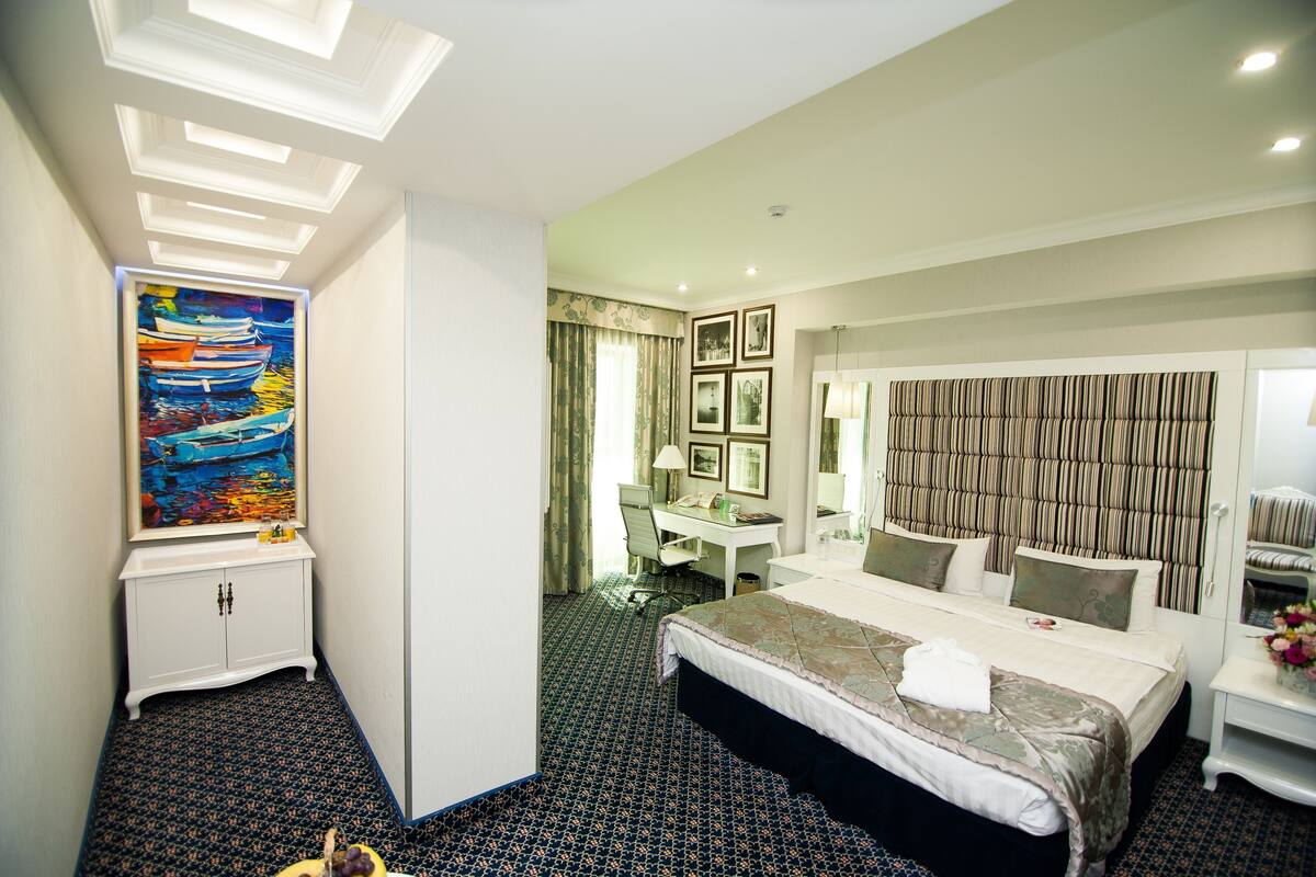 Minibar, két bảo mật tại phòng, bàn, màn/rèm cản sáng 