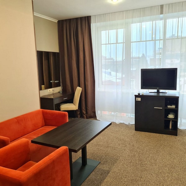 Comfort Room, 1 King Bed | Minibar, desk, blackout drapes, soundproofing - Bontiak Hotel (Kyiv)